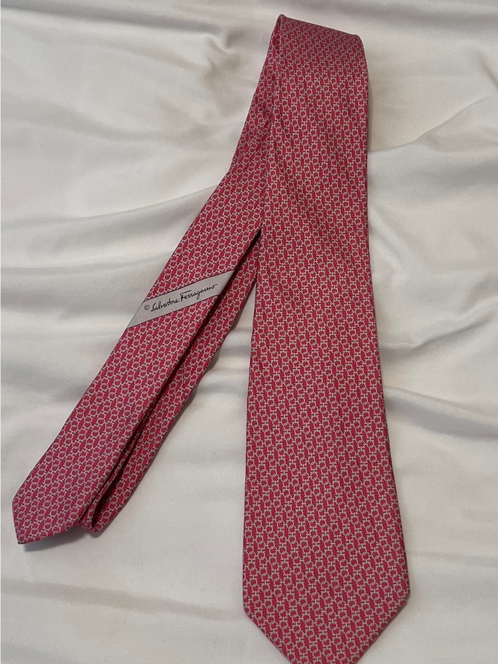 Salvatore Ferragamo Men's Salmon Gancini Patterned 100% Silk Tie